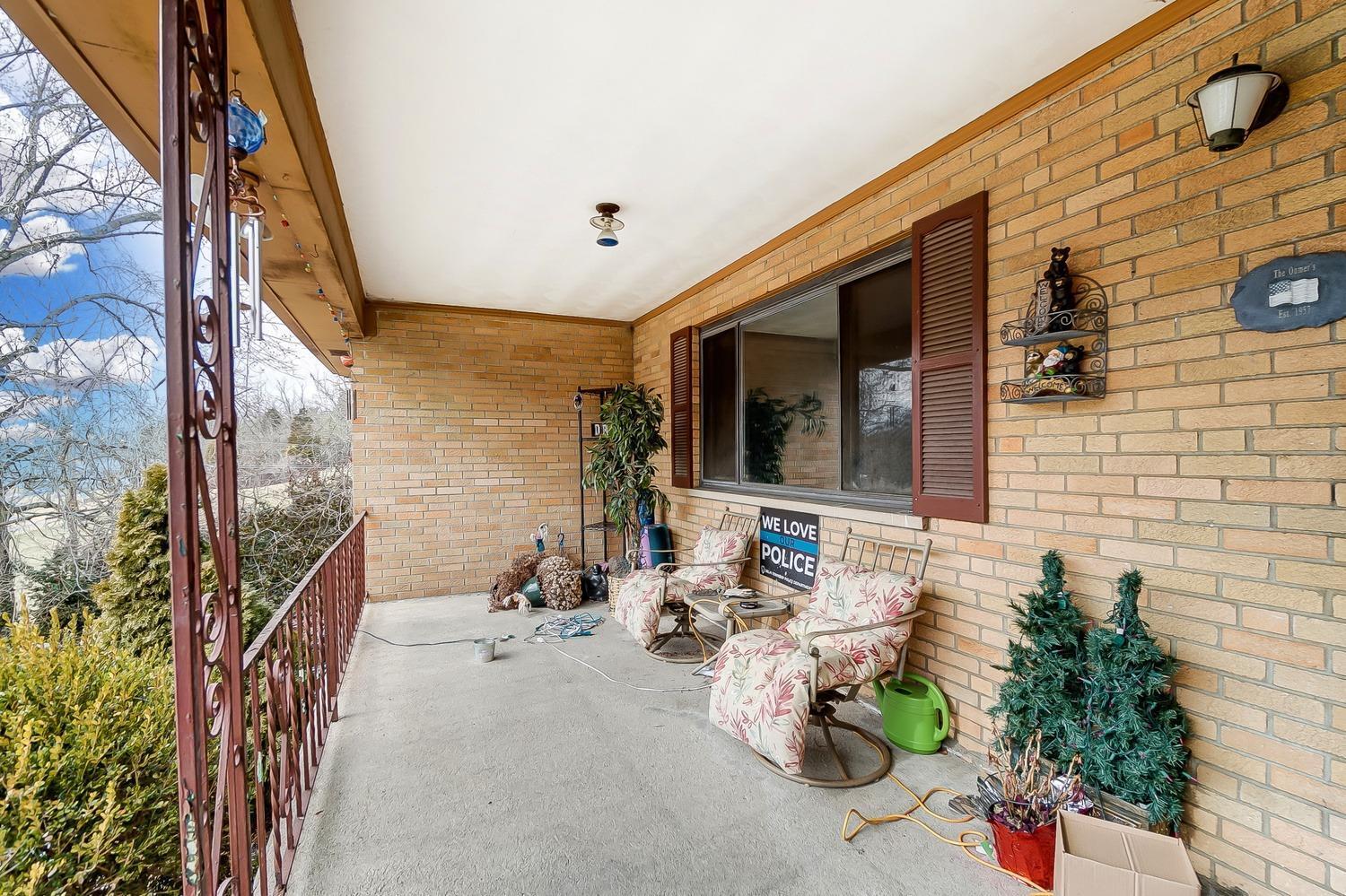 5590 Rapid Run Road Cincinnati, OH 45238 - Photo 4 of 32