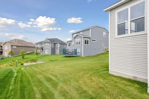 $569,900 | 146 Maple Terrace, Waconia, MN 55387