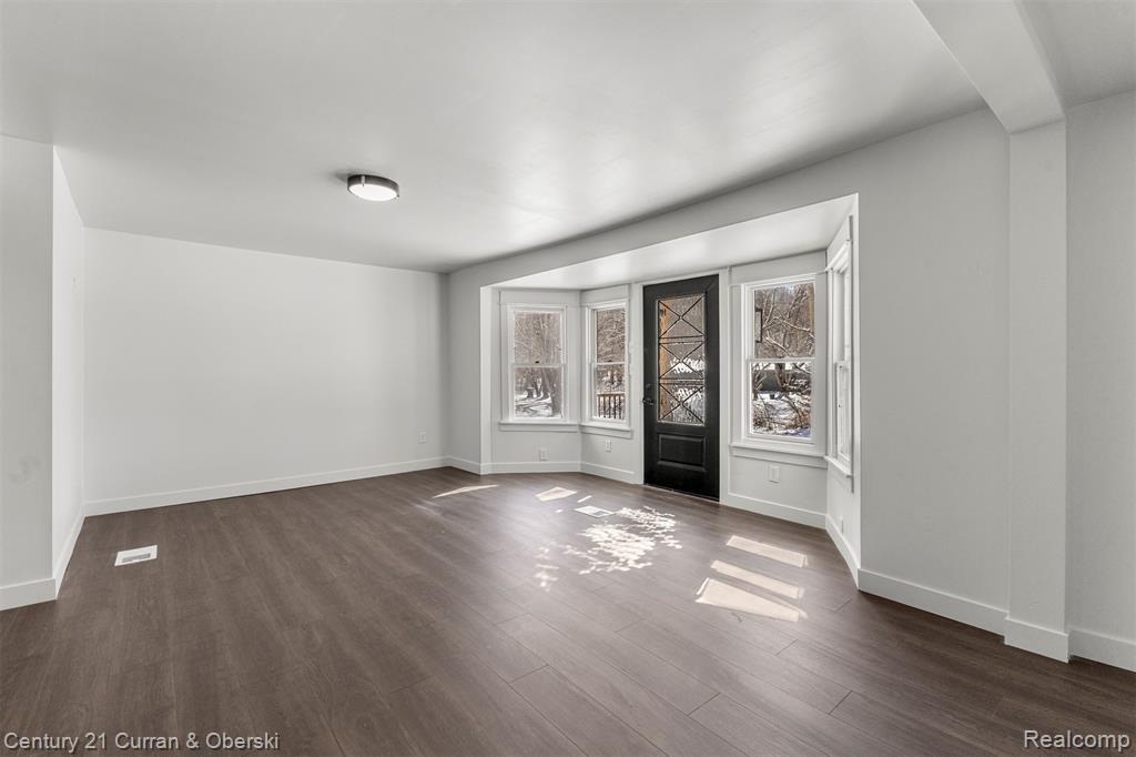4296 Burgess Road Pinckney, MI 48169 - Photo 5 of 40