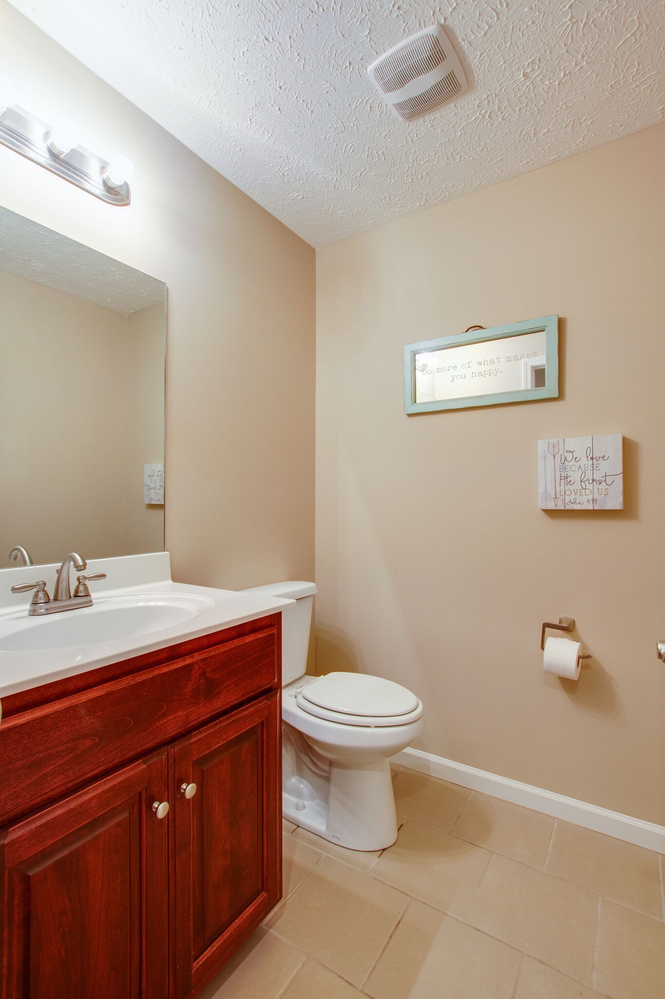 84 Houston Bell Road Manchester, TN 37355 - Photo 14 of 36 a bathroom with a sink a toilet and mirror