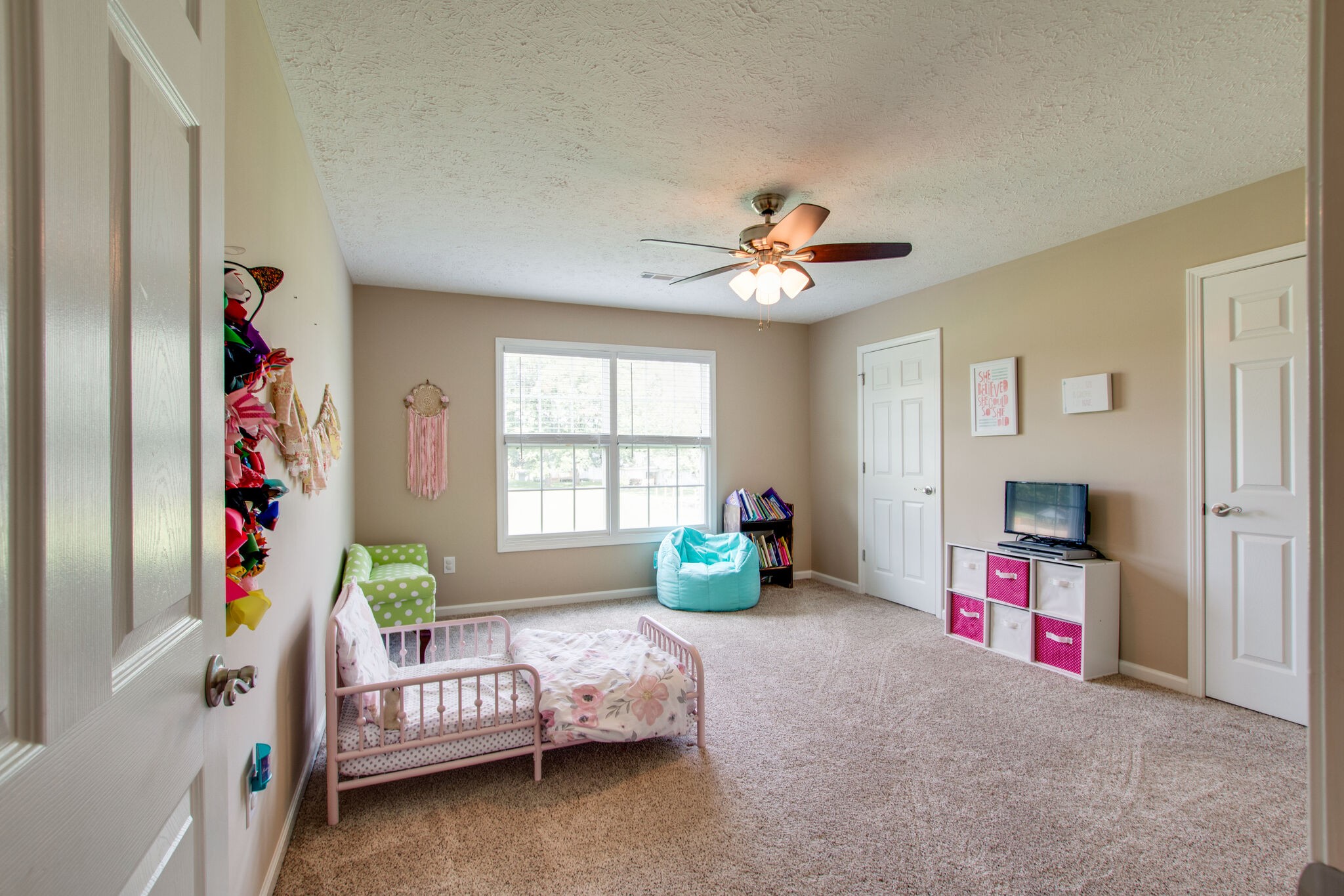84 Houston Bell Road Manchester, TN 37355 - Photo 22 of 36 a living room with furniture and a flat screen tv