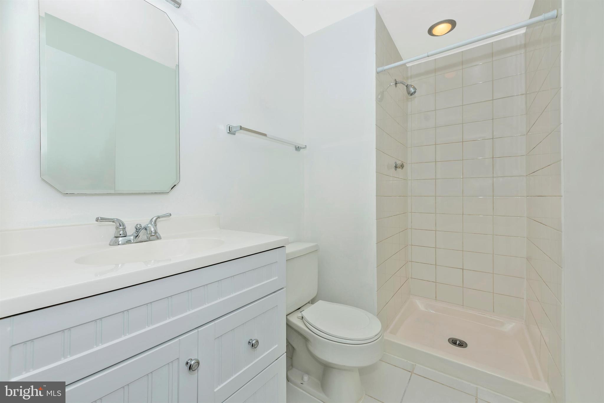 17543 Kohlhoss Road Poolesville, MD 20837 - Photo 22 of 55 Full Bath UP!