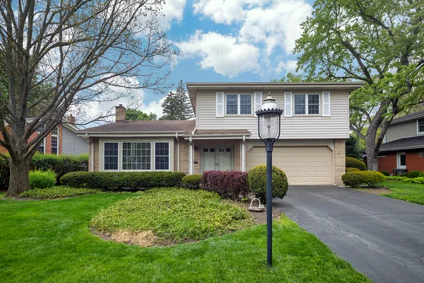 $899,750 | 1504 Sequoia Trail, Glenview, IL 60025