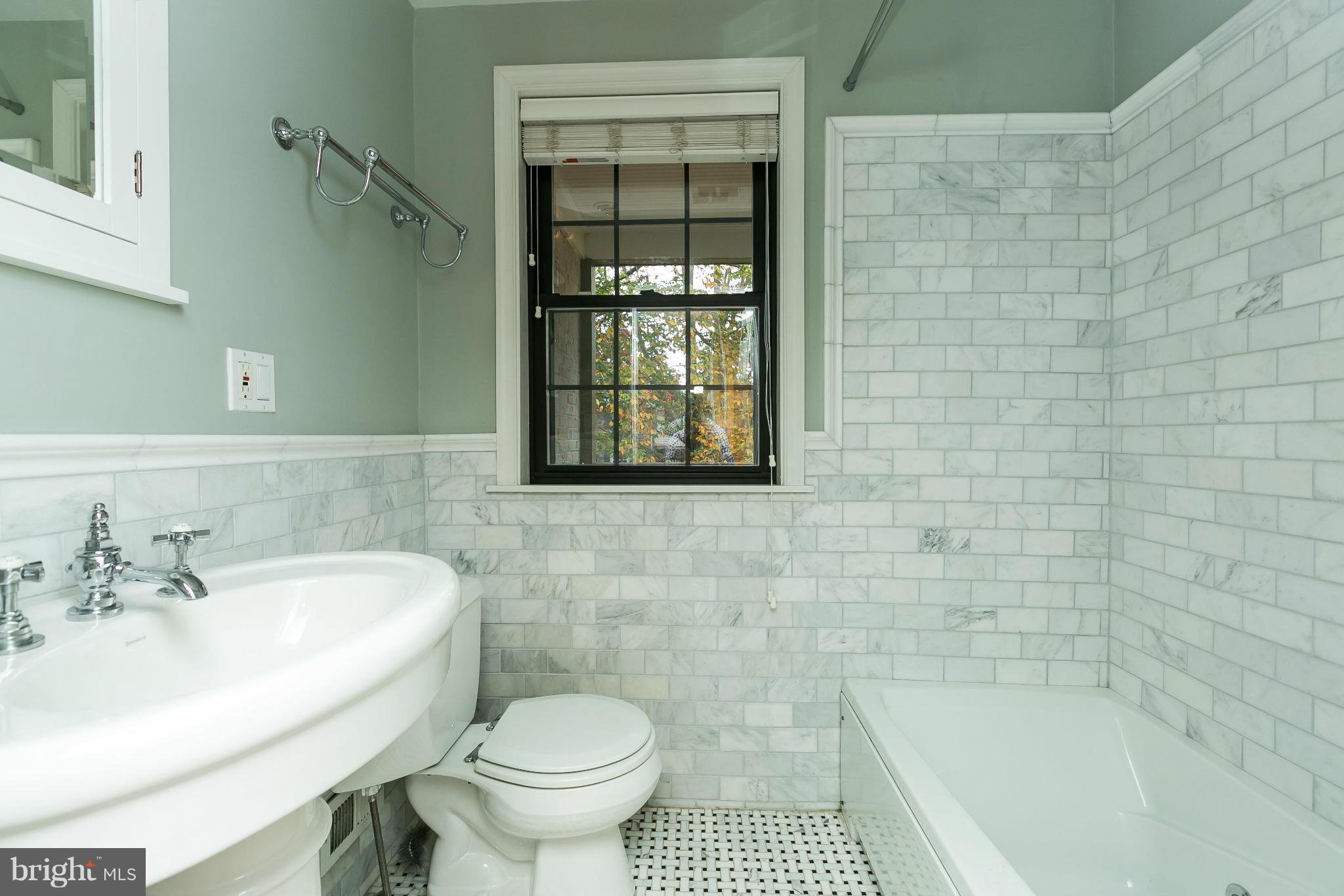 106 Midhurst Road Baltimore, MD 21212 - Photo 14 of 25 Bath