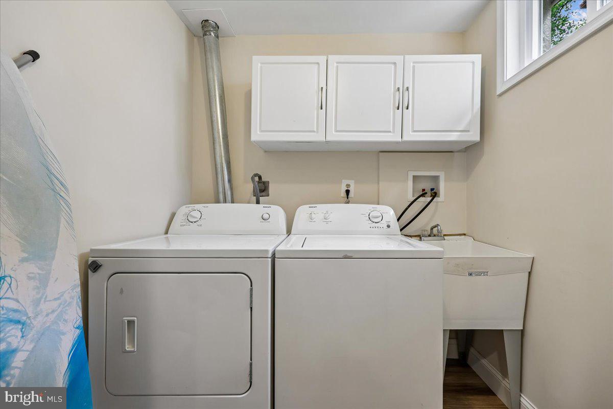 10029 Pratt Place Silver Spring, MD 20910 - Photo 33 of 36 Laundry