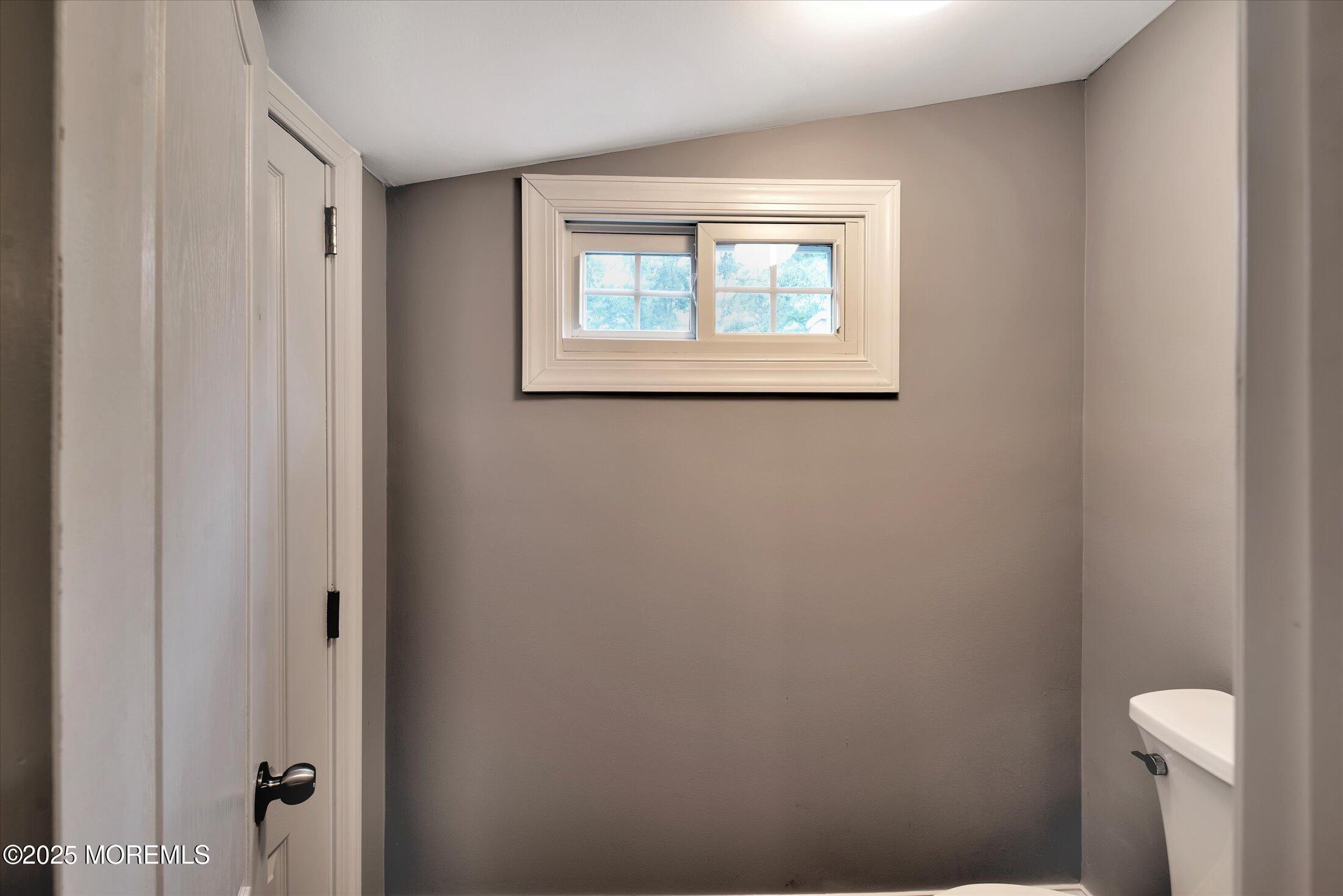 88 Dutch Lane Road Marlboro, NJ 07746 - Photo 24 of 35 33-LOFT BATHROOM