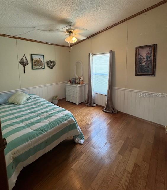 605 Michigan Boulevard, Unit 100 Dunedin, FL 34698 - Photo 14 of 20 a bedroom with a bed and a window