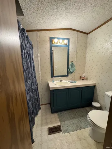 $60,000 | 8686 South 1100 West, Royal Center, IN 46978