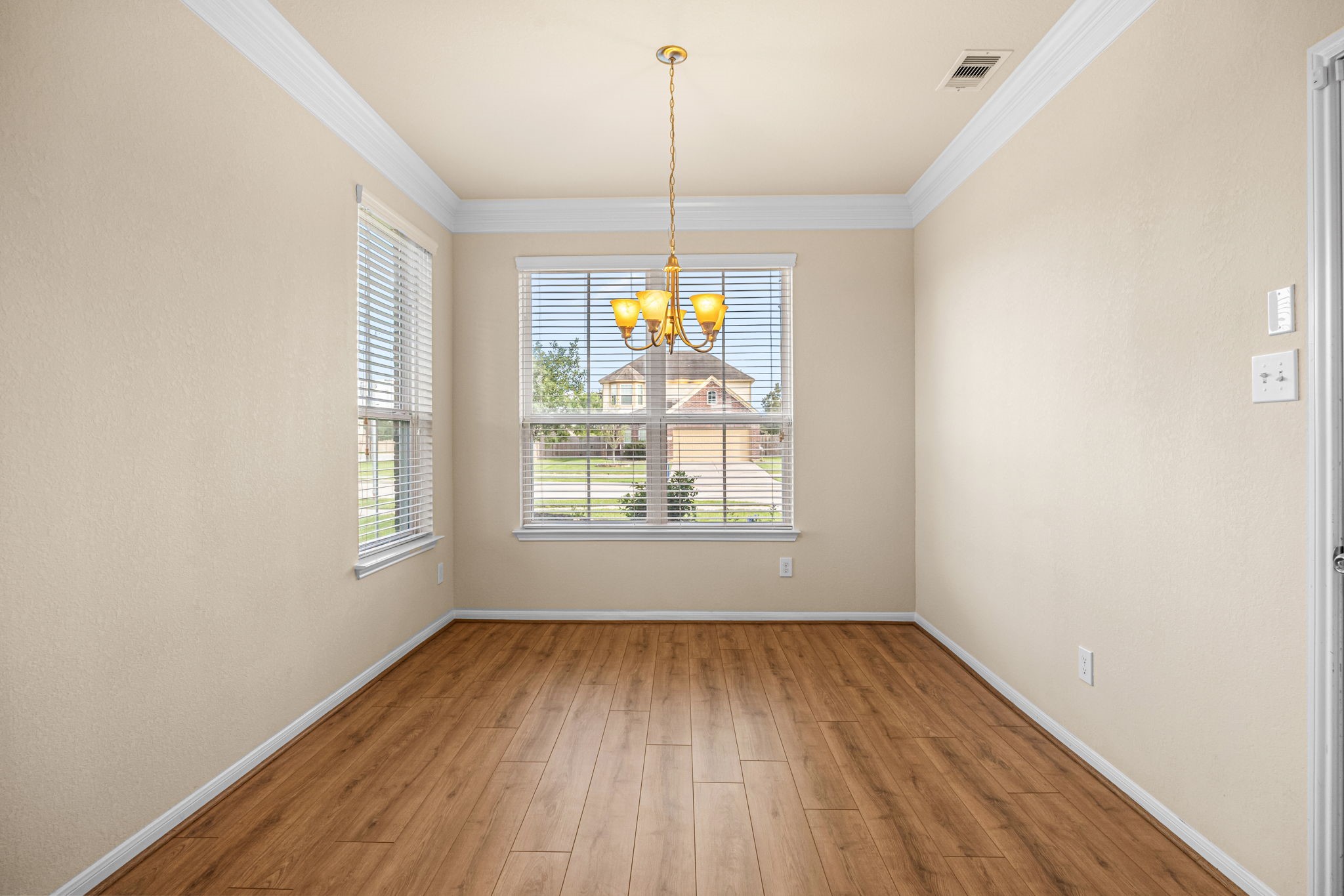 2922 Coachmaker Trail Rosenberg, TX 77471 - Photo 12 of 32 Light and bright breakfast room!