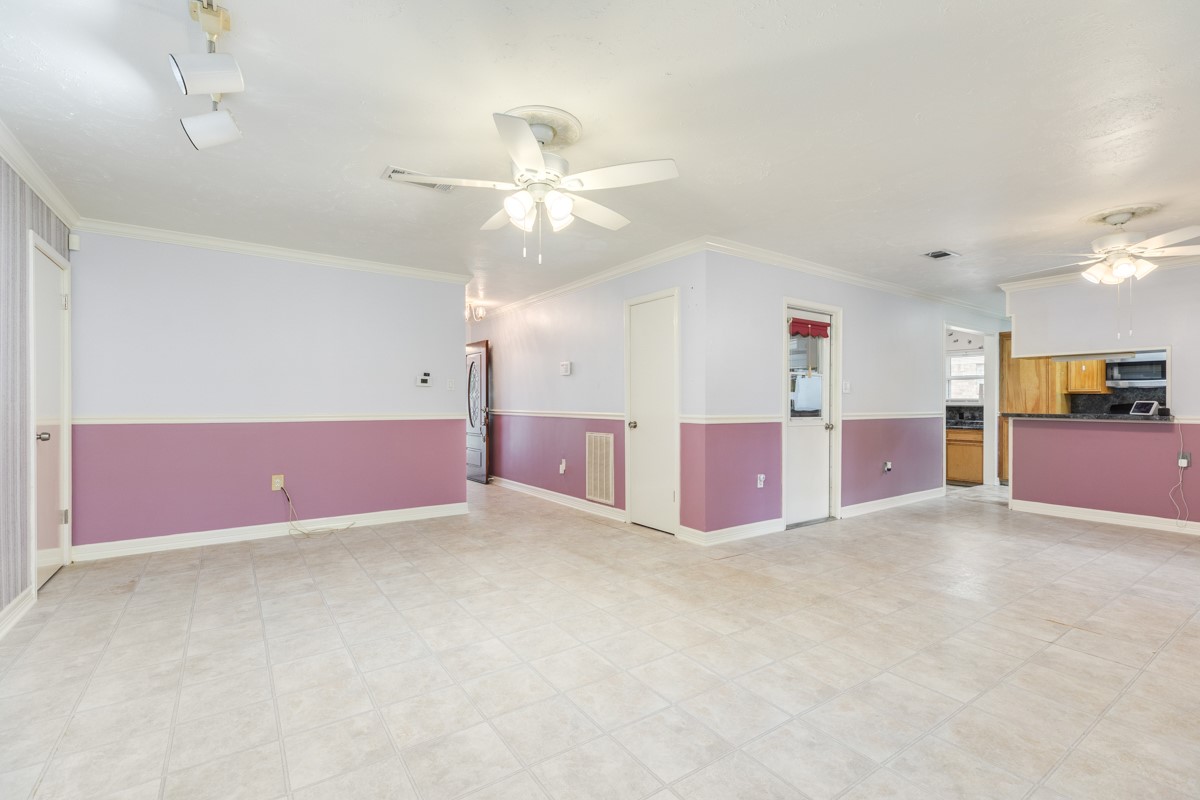 429 East Kiber Street Angleton, TX 77515 - Photo 11 of 25