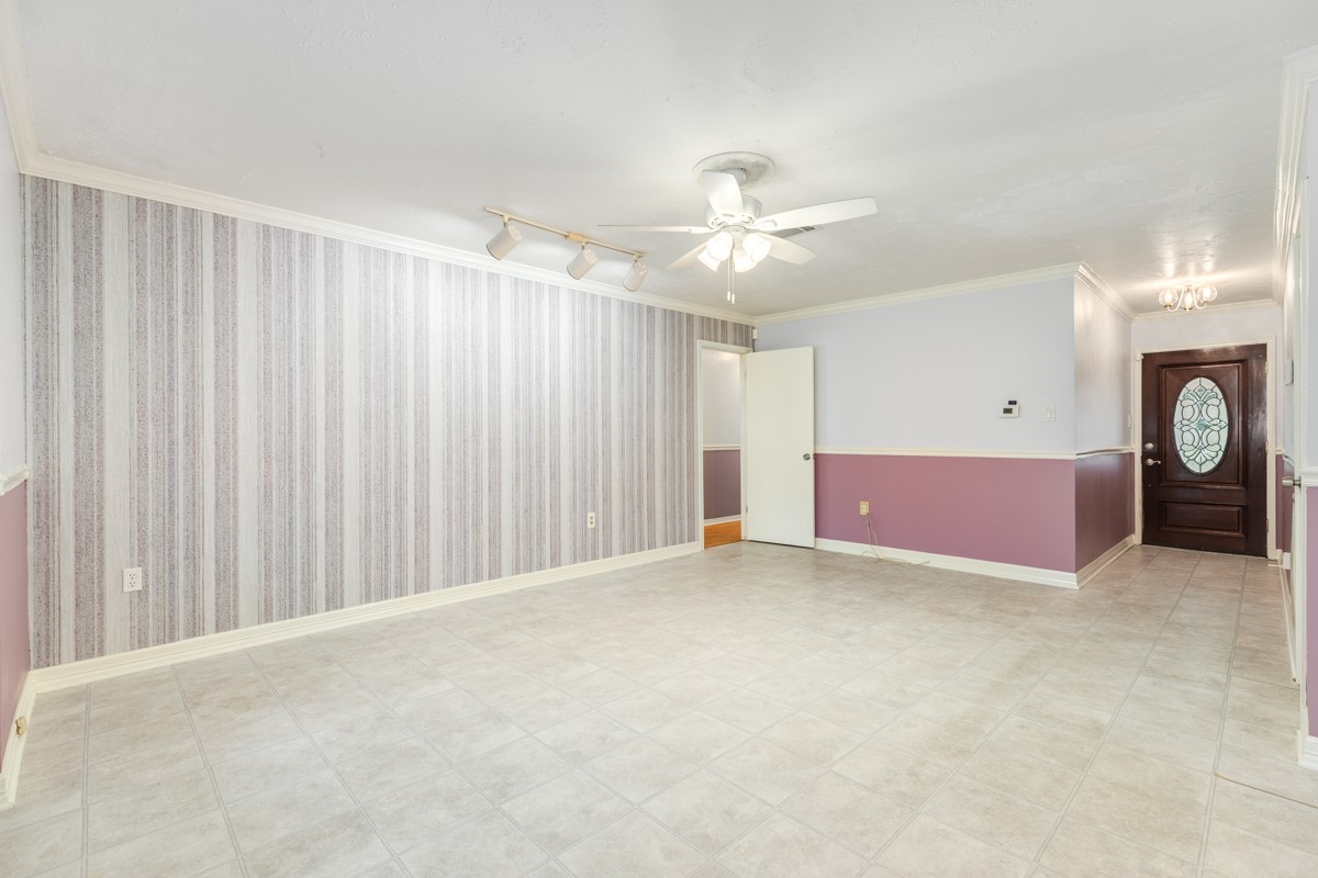 429 East Kiber Street Angleton, TX 77515 - Photo 12 of 25