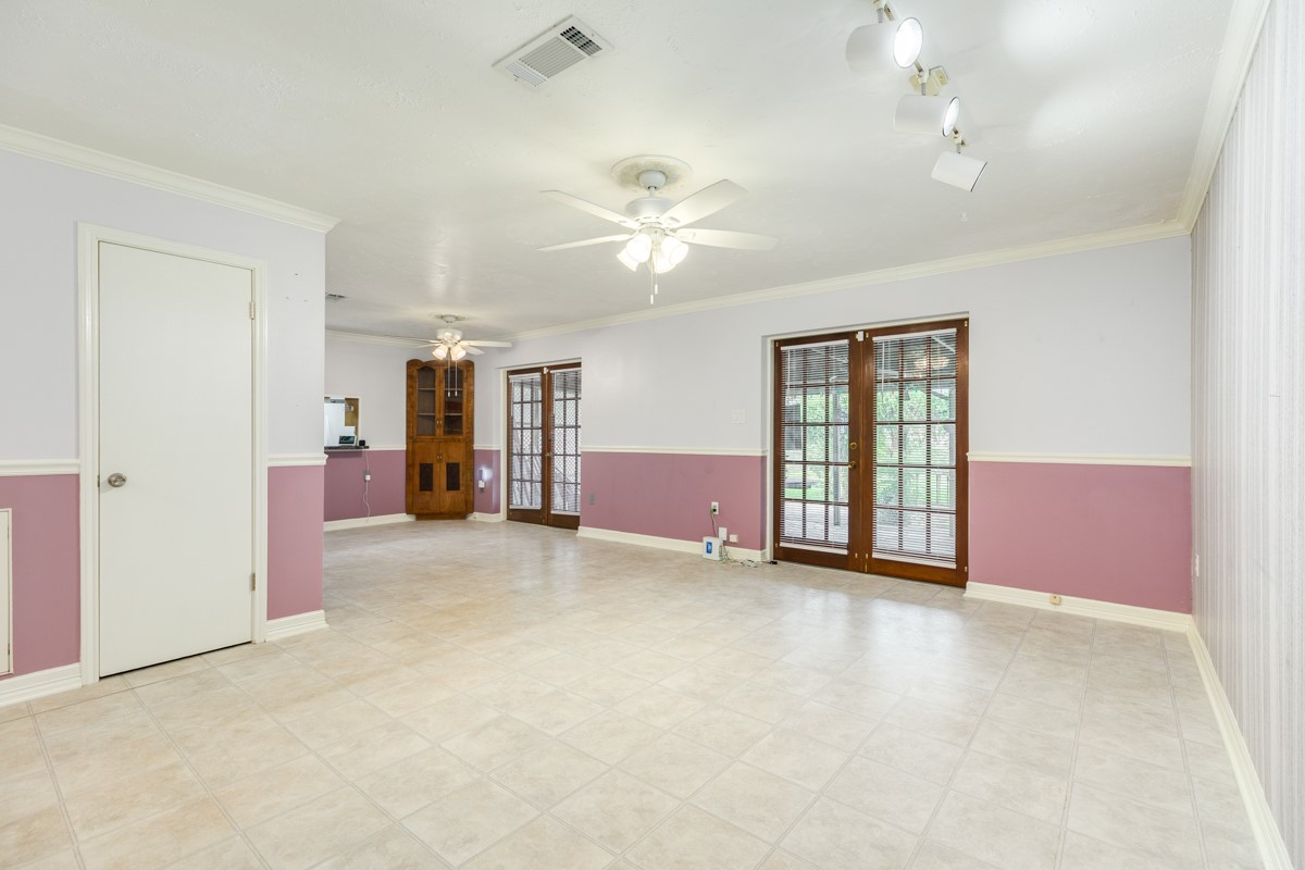 429 East Kiber Street Angleton, TX 77515 - Photo 13 of 25