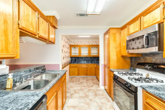 $219,500 | 429 East Kiber Street, Angleton, TX 77515