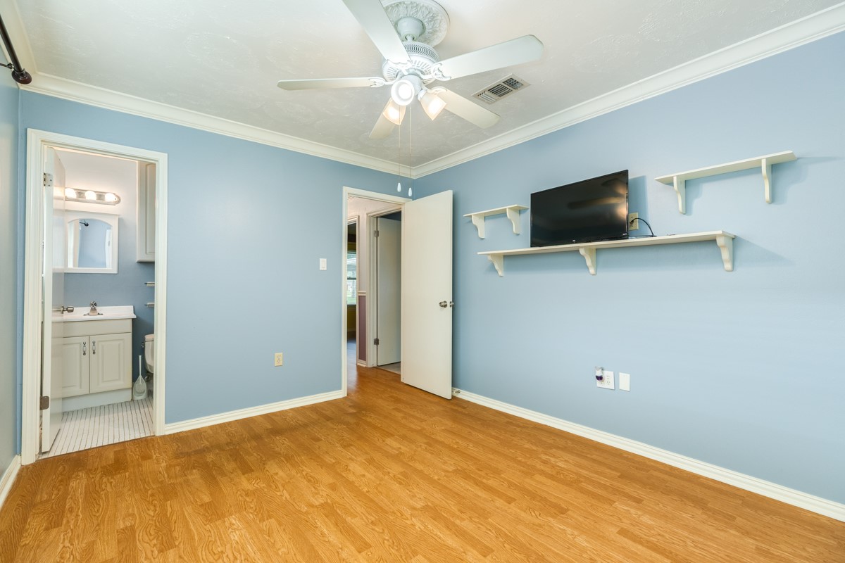 429 East Kiber Street Angleton, TX 77515 - Photo 20 of 25