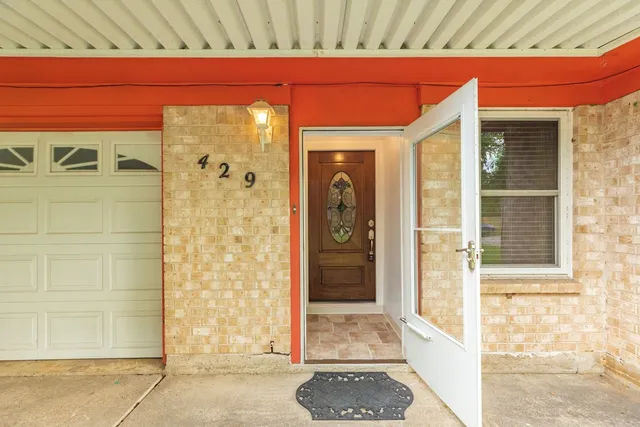 $219,500 | 429 East Kiber Street, Angleton, TX 77515