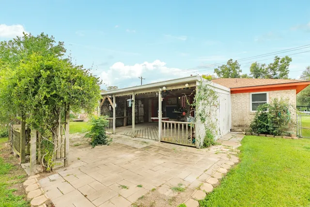$219,500 | 429 East Kiber Street, Angleton, TX 77515