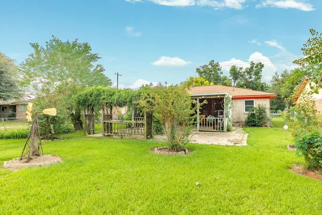 $219,500 | 429 East Kiber Street, Angleton, TX 77515