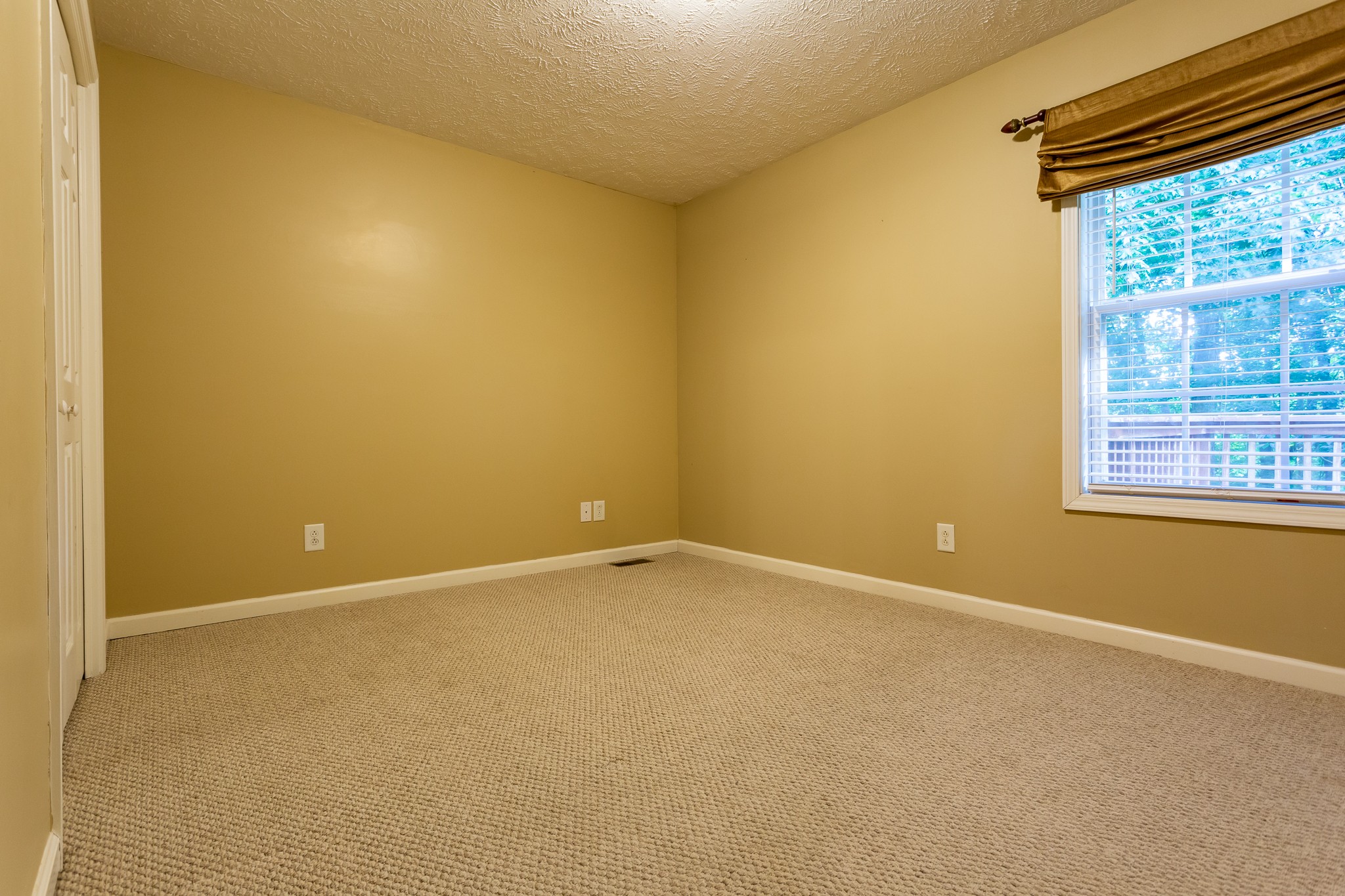 1649 Gratton Road Clarksville, TN 37043 - Photo 16 of 23 an empty room with a window