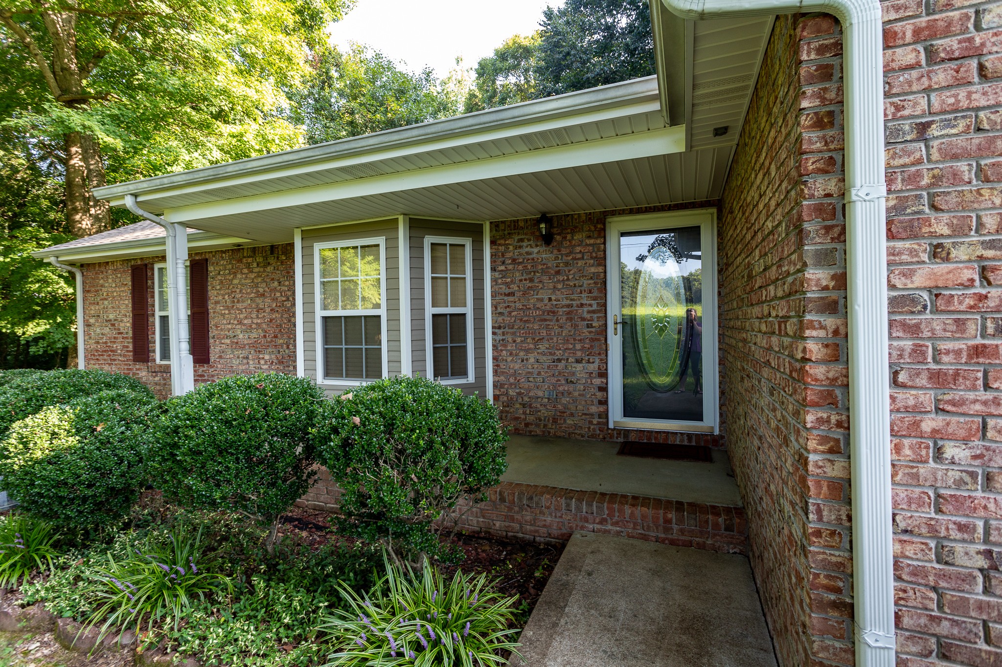 1649 Gratton Road Clarksville, TN 37043 - Photo 19 of 23 front view of a brick house with a large window