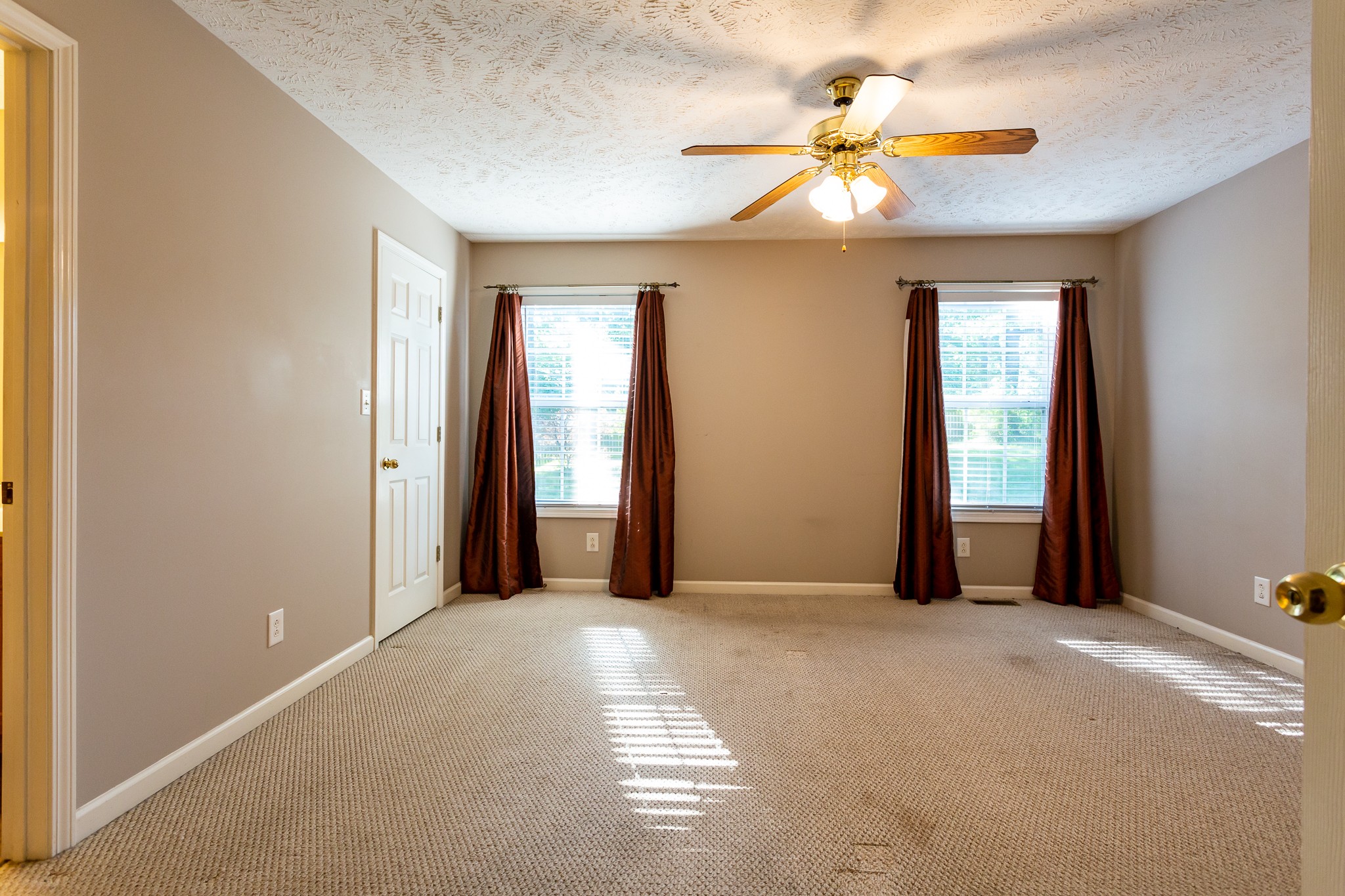 1649 Gratton Road Clarksville, TN 37043 - Photo 10 of 23 a view of a livingroom with a window