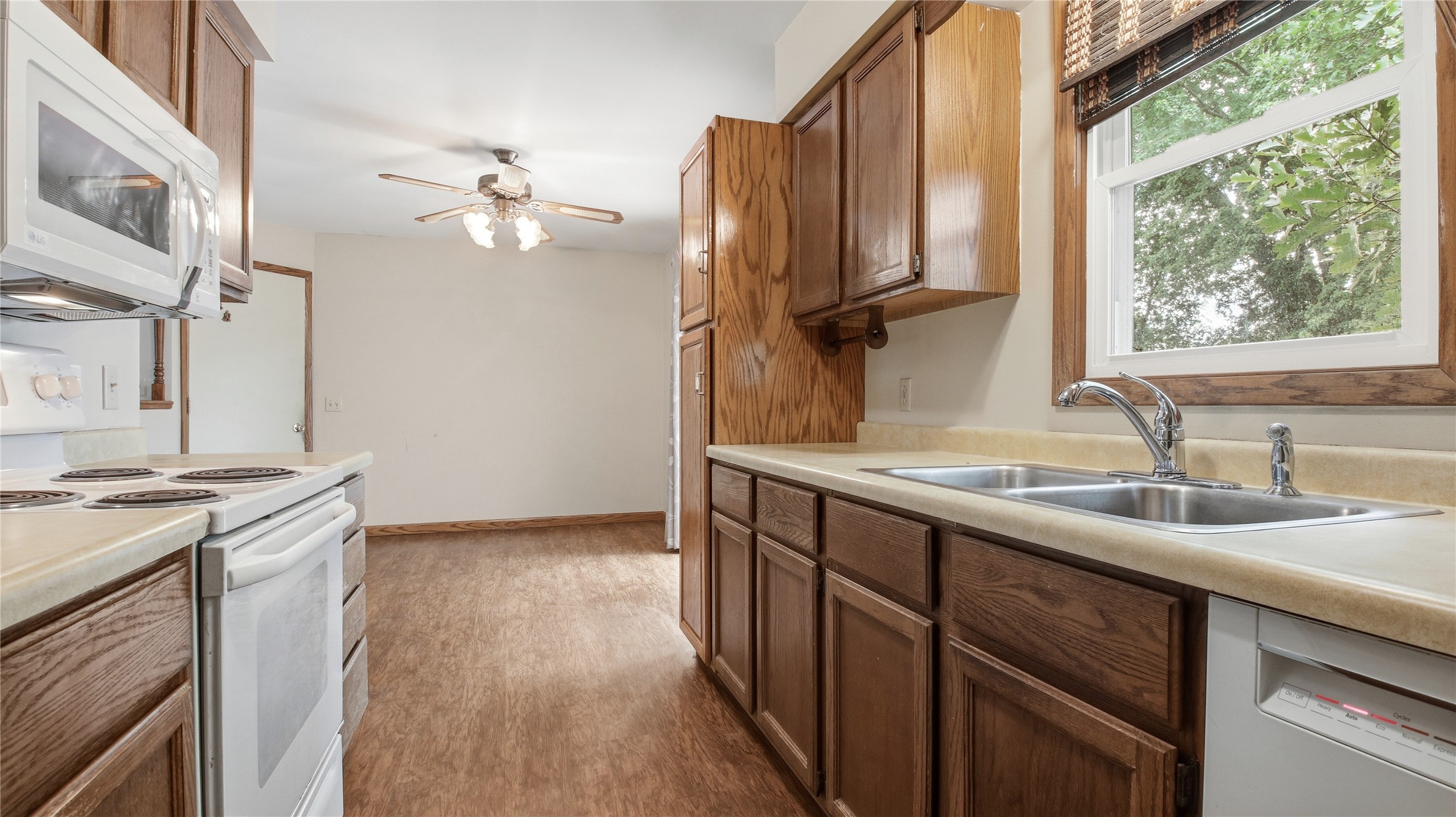 1413 Raedel Road Eau Claire, WI 54703 - Photo 12 of 28