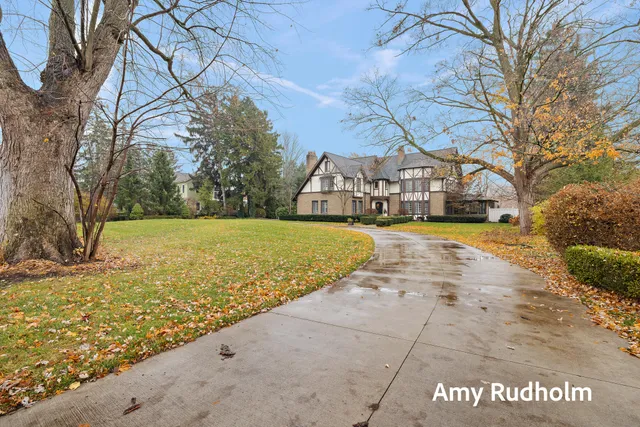 $1,650,000 | 522 River Street, Spring Lake, MI 49456