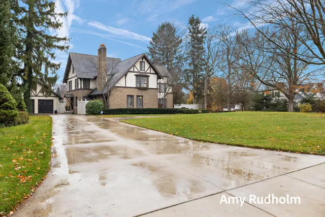 $1,650,000 | 522 River Street, Spring Lake, MI 49456