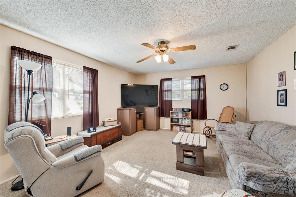 646 Liska Road Ennis, TX 75119 - Photo 6 of 23
