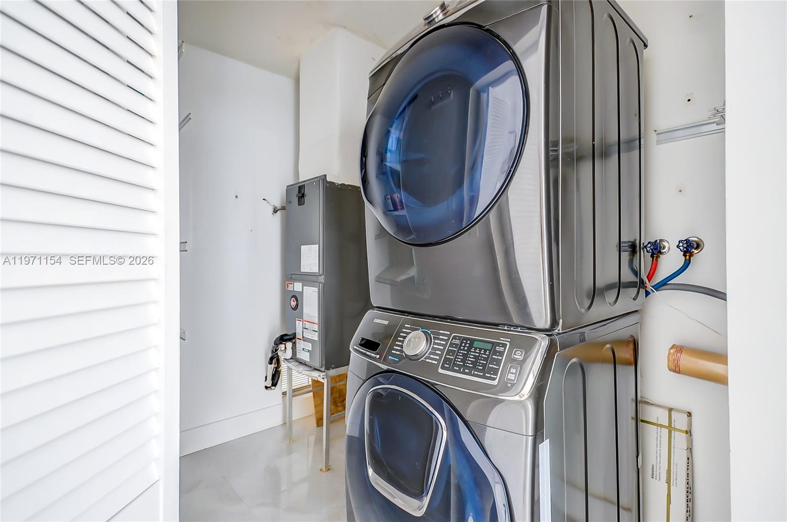 12909 Southwest 61st Terrace Miami, FL 33183 - Photo 31 of 36 a utility room with dryer and washer