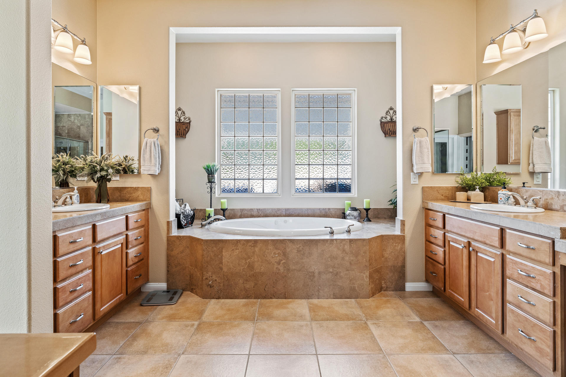 80445 Paria Way Indio, CA 92201 - Photo 28 of 70 a spacious bathroom with a tub sink and mirror