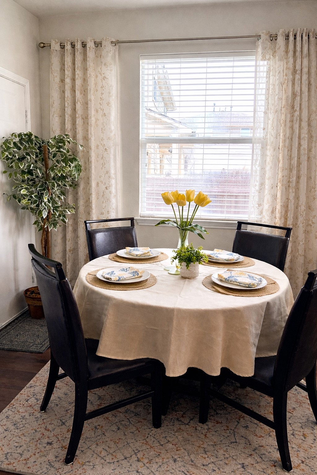 917 Sebastian Bend, Unit B Pflugerville, TX 78660 - Photo 5 of 20 a dining room with furniture and window