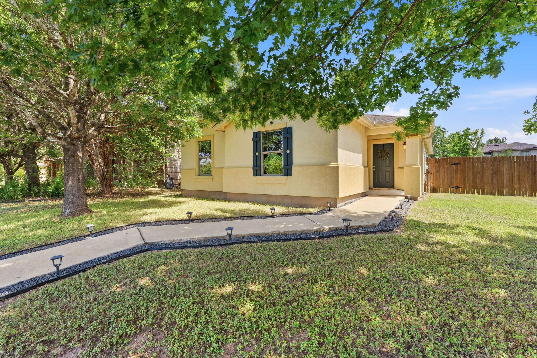 5407 Viewpoint Drive Austin, TX 78744 - Photo 3 of 28
