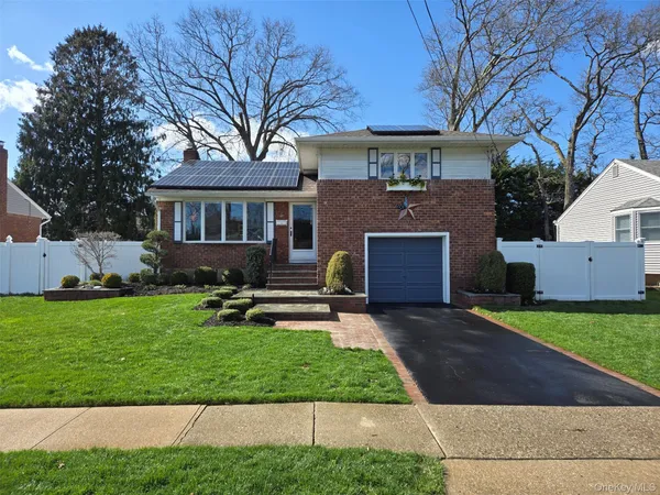 $899,900 | 21 Nevin Terrace, Massapequa Park, NY 11762
