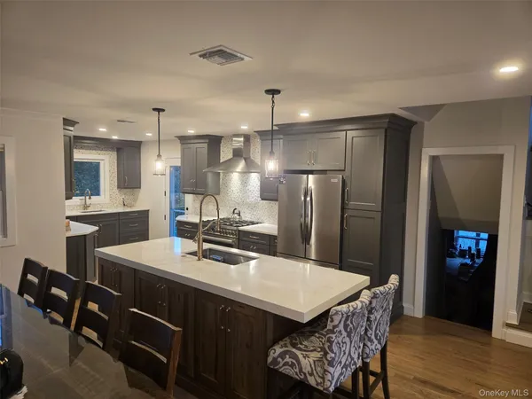 $899,900 | 21 Nevin Terrace, Massapequa Park, NY 11762