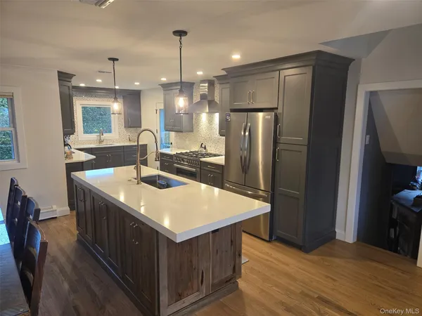 $899,900 | 21 Nevin Terrace, Massapequa Park, NY 11762