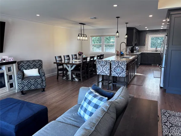 $899,900 | 21 Nevin Terrace, Massapequa Park, NY 11762