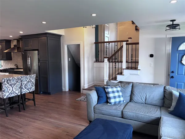 $899,900 | 21 Nevin Terrace, Massapequa Park, NY 11762