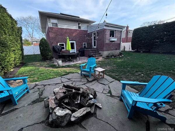 $899,900 | 21 Nevin Terrace, Massapequa Park, NY 11762