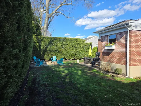 $899,900 | 21 Nevin Terrace, Massapequa Park, NY 11762