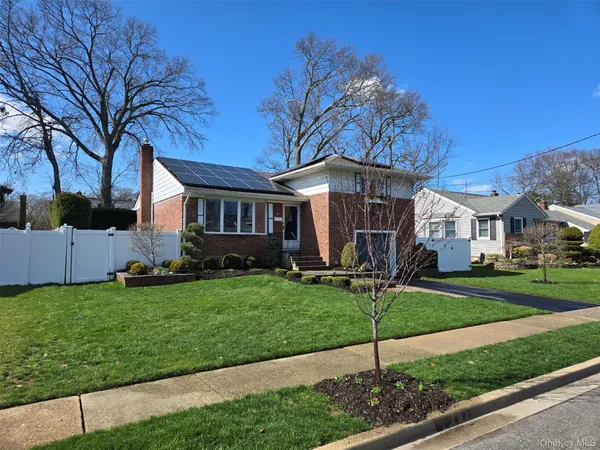 $899,900 | 21 Nevin Terrace, Massapequa Park, NY 11762