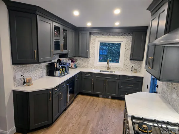 $899,900 | 21 Nevin Terrace, Massapequa Park, NY 11762
