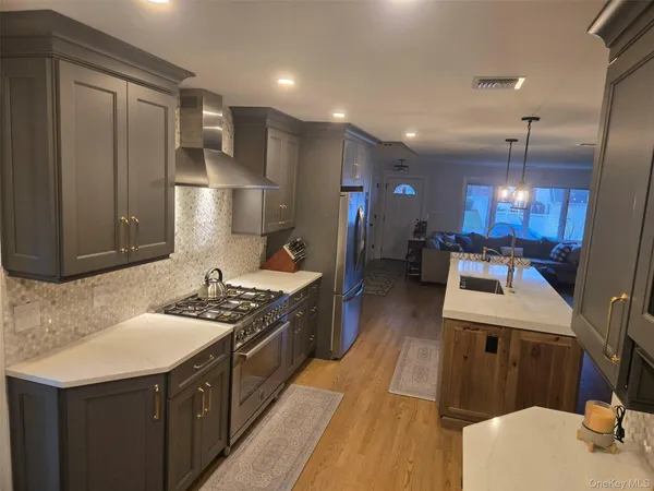 $899,900 | 21 Nevin Terrace, Massapequa Park, NY 11762
