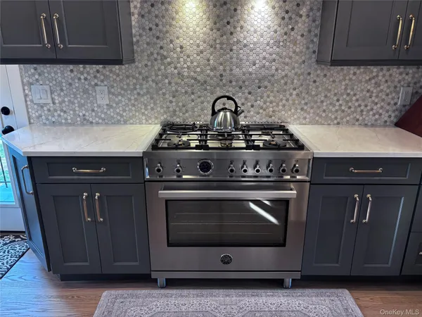 $899,900 | 21 Nevin Terrace, Massapequa Park, NY 11762