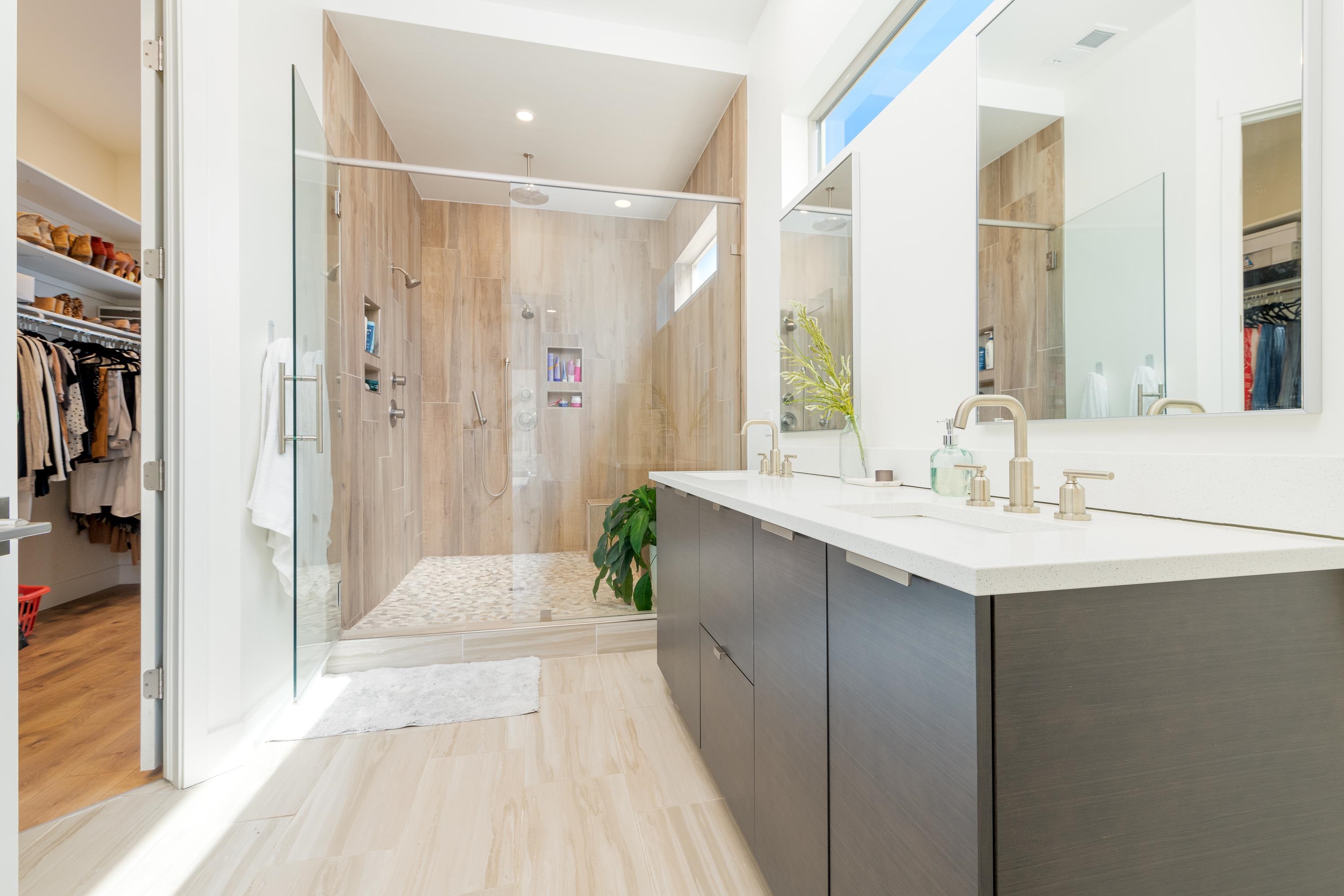 3685 East Road Palisade, CO 81526 - Photo 21 of 42 a bathroom with a sink and a mirror