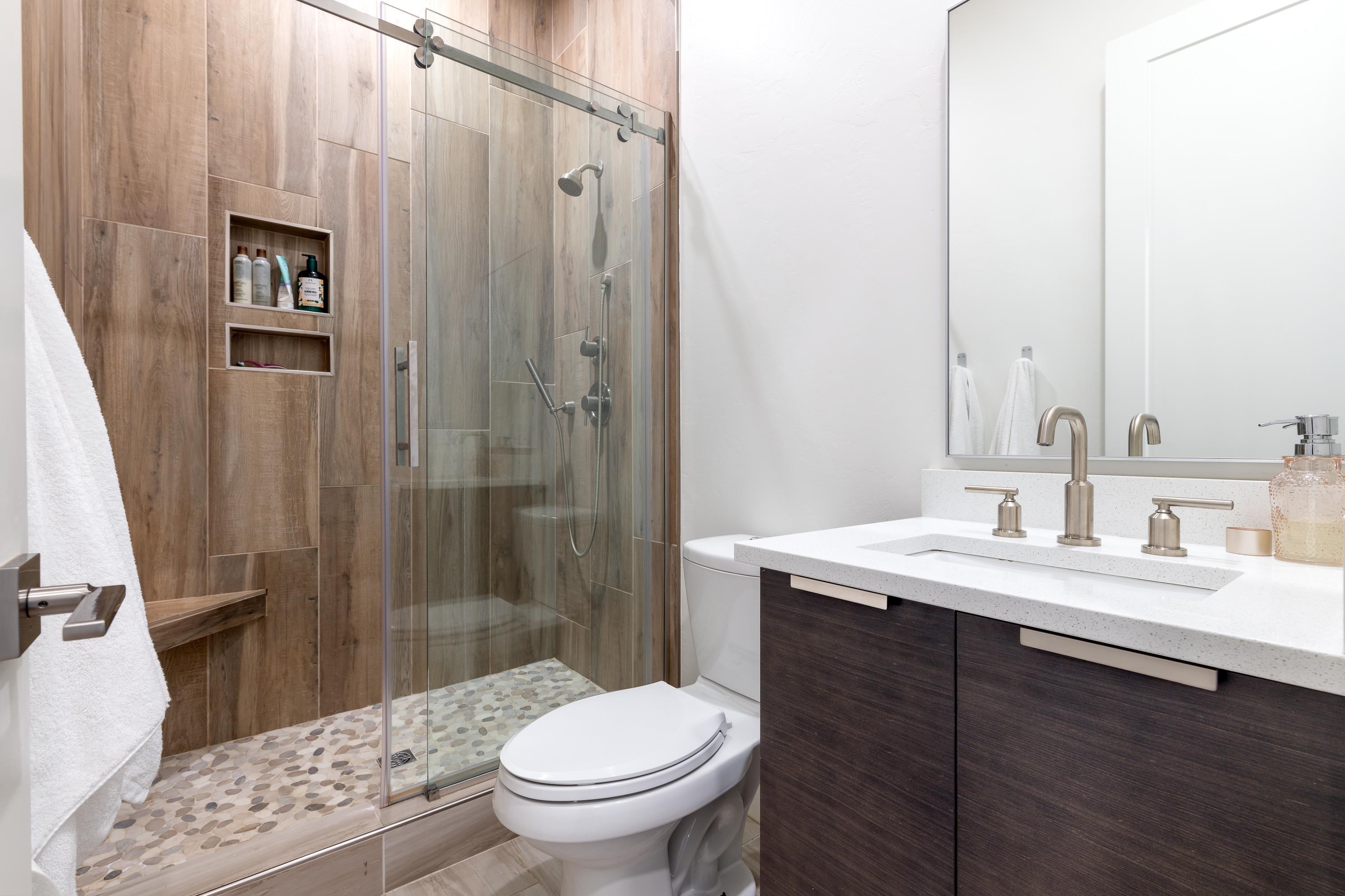 3685 East Road Palisade, CO 81526 - Photo 22 of 42 a bathroom with a sink a toilet and shower