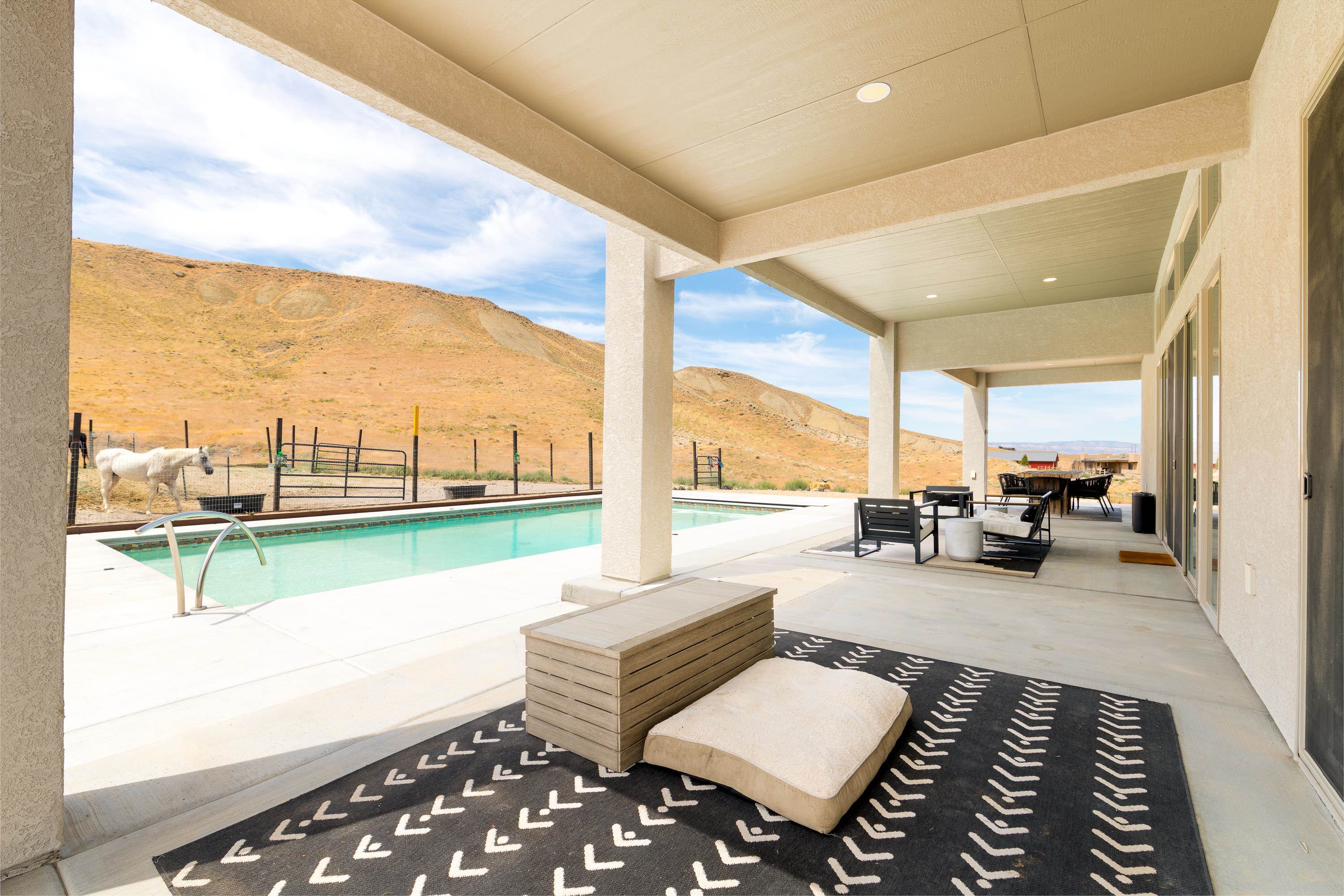 3685 East Road Palisade, CO 81526 - Photo 8 of 42 a living room with furniture