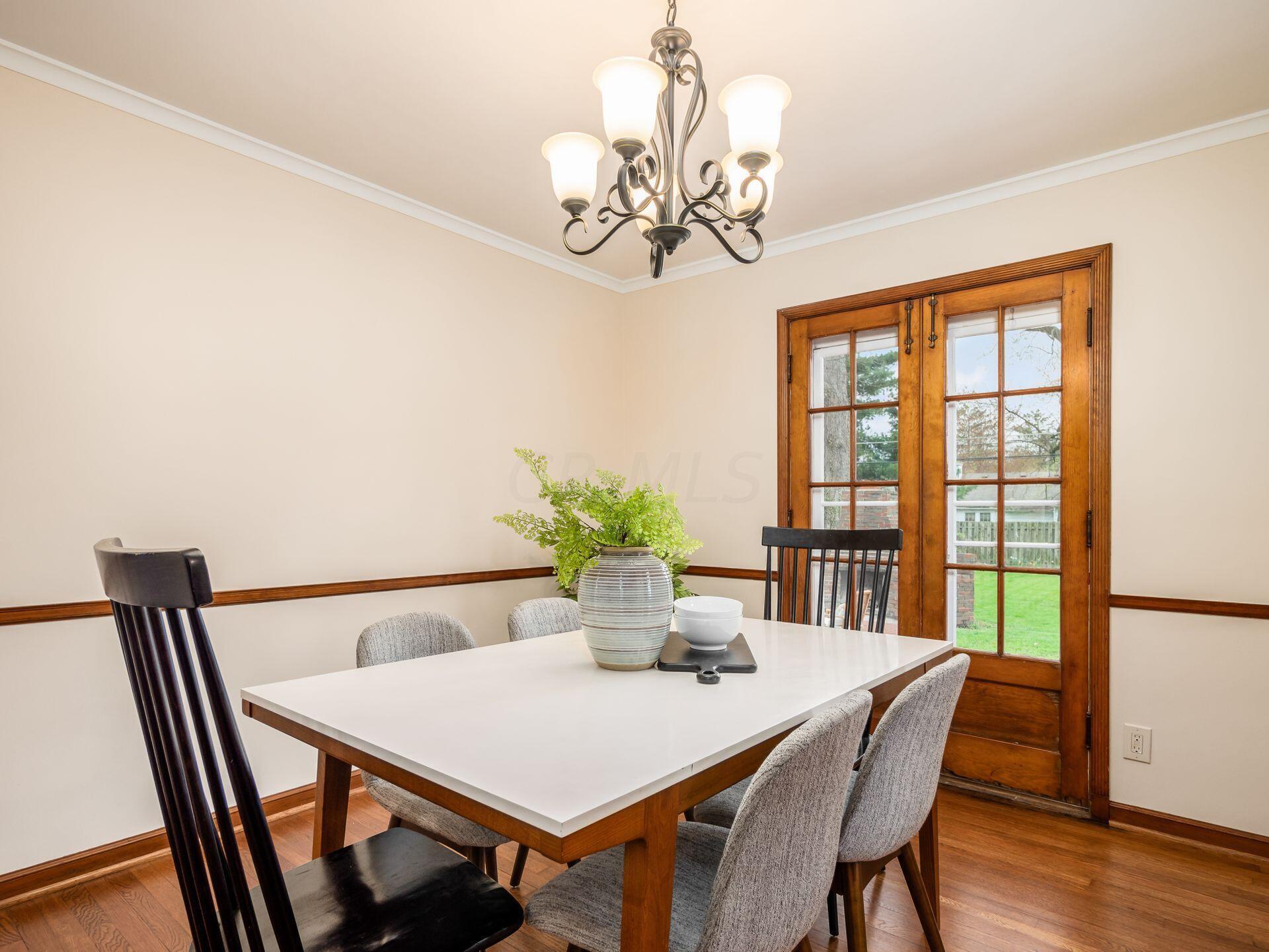 376 Chase Road Columbus, OH 43214 - Photo 12 of 82 Dining Room