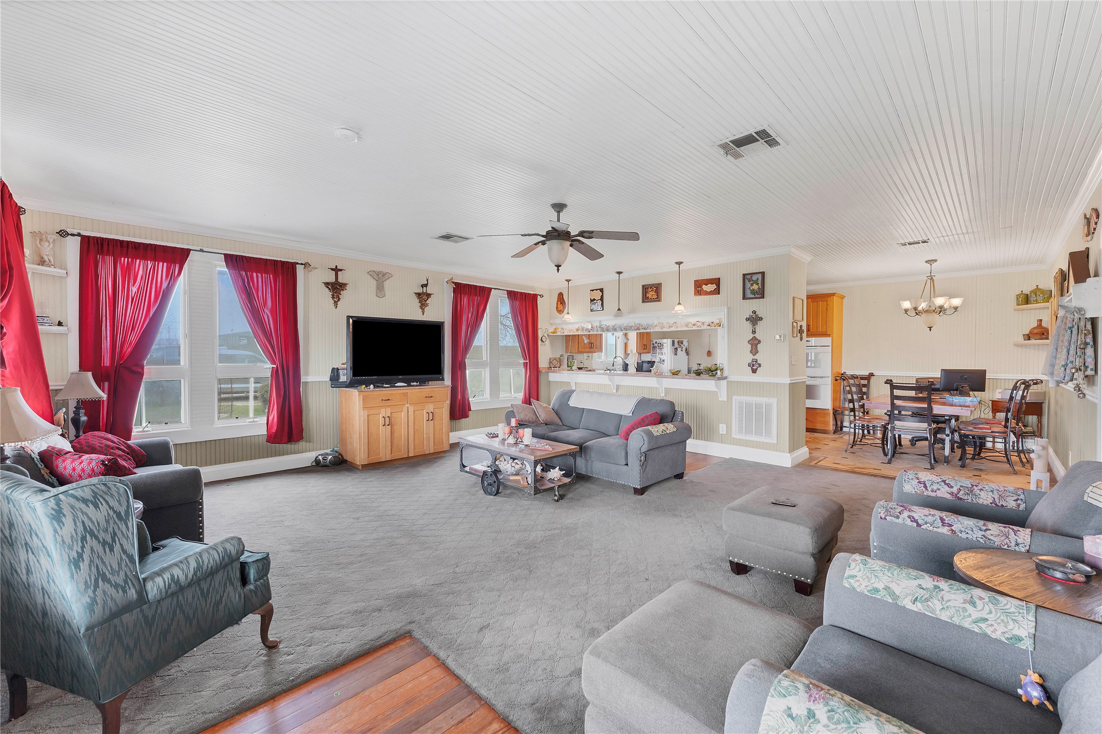 471 County Road 471 Road Thrall, TX 76578 - Photo 6 of 20 a living room with furniture and a flat screen tv