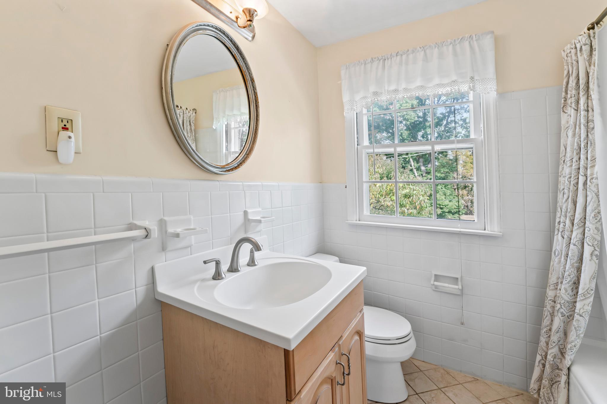 387 Devonshire Road Devon, PA 19333 - Photo 29 of 53 Hall Full Bath