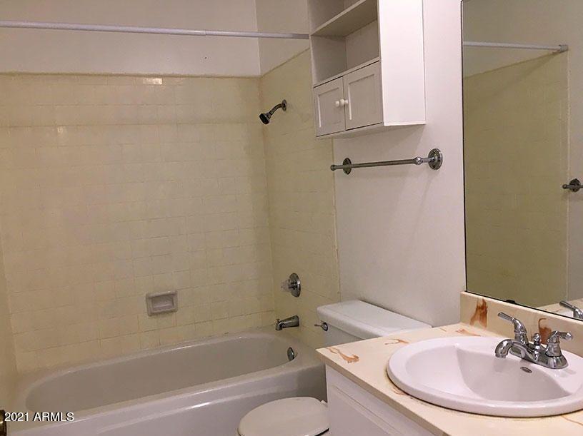 5525 East Thomas Road, Unit K14 Phoenix, AZ 85018 - Photo 14 of 17 Hall Bathroom